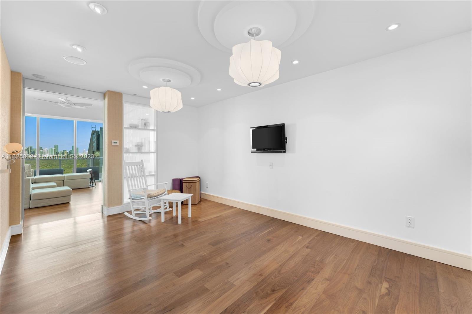 GROVENOR HOUSE CONDO - Residential