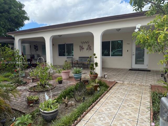 Spacious 4 bedroom, 3 bath home featuring in-law quarters. Plenty of room for a boat or Rv. Perfect as a primary residence with income producing potential or for those seeking extra space. Great for Investors as well. Located in the heart of Hialeah, within walking distance to popular shopping plazas and great restaurants.