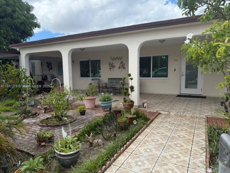 Spacious 4 bedroom, 3 bath home featuring in-law quarters. Plenty of room for a boat or Rv. Perfect as a primary residence with income producing potential or for those seeking extra space. Great for Investors as well. Located in the heart of Hialeah, within walking distance to popular shopping plazas and great restaurants.