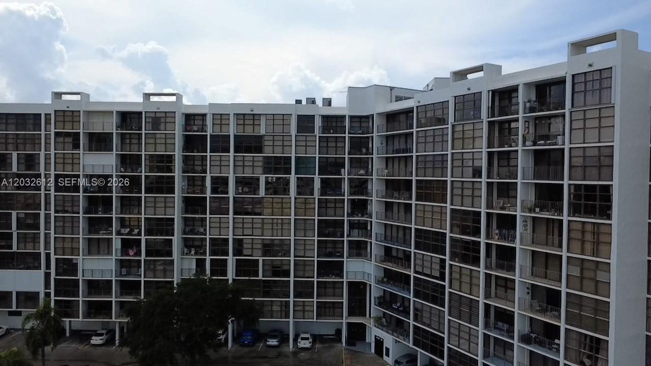 400 Leslie Dr 1124