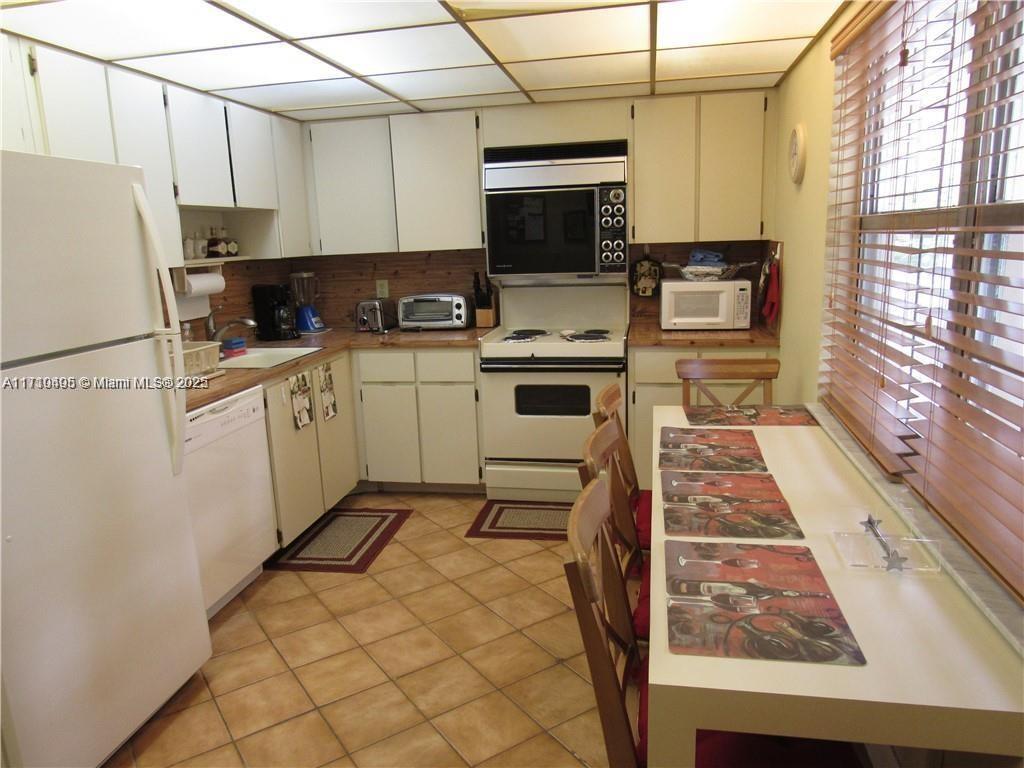 Rental Property at 3520 Oaks Way 208, Pompano Beach, Broward County, Florida - Bedrooms: 3 
Bathrooms: 3  - $2,200 MO.