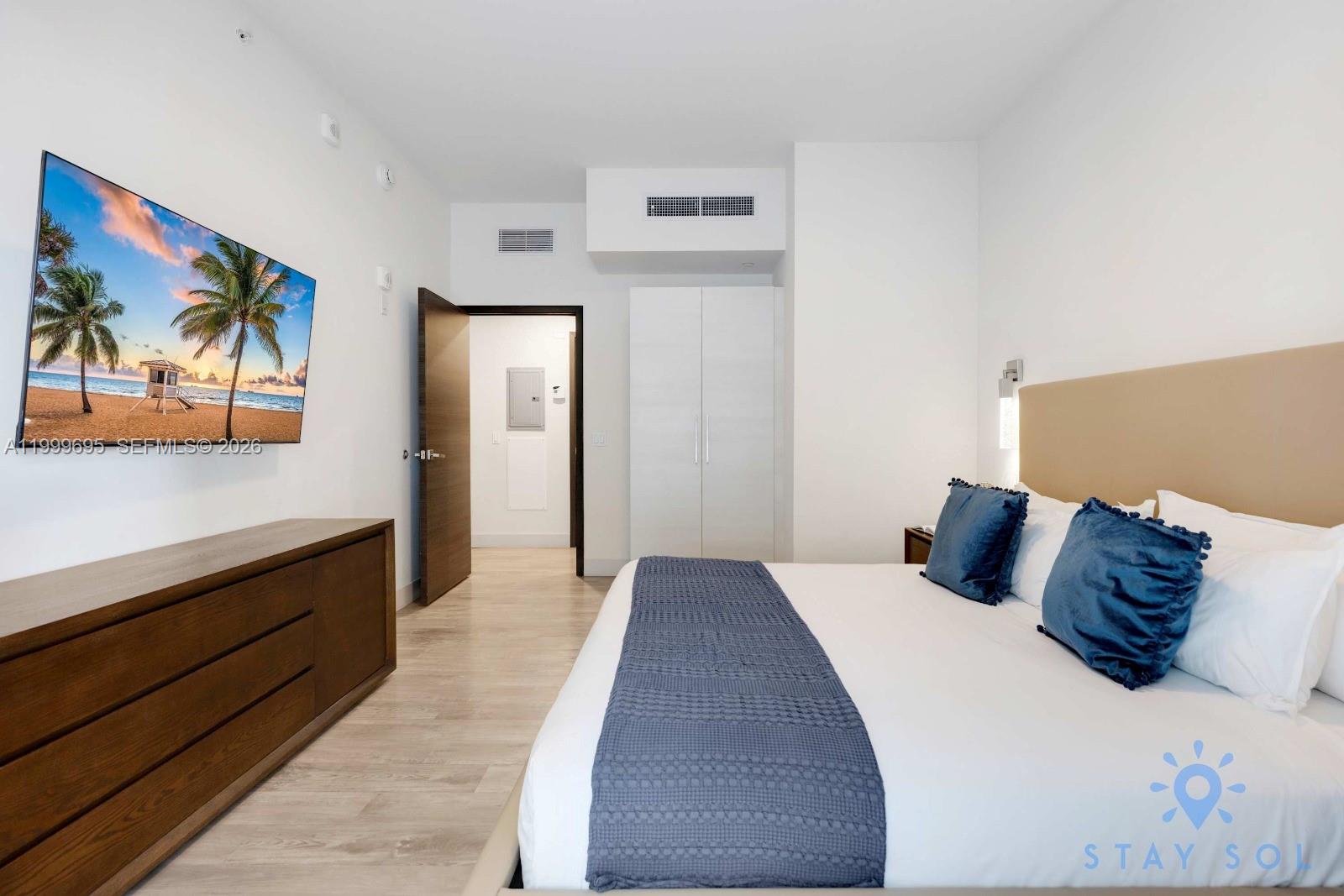 COSTA HOLLYWOOD CONDO - Residential