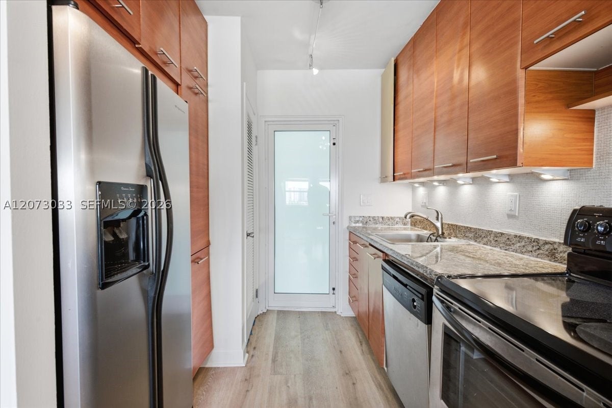 3250 NE 28th St 806