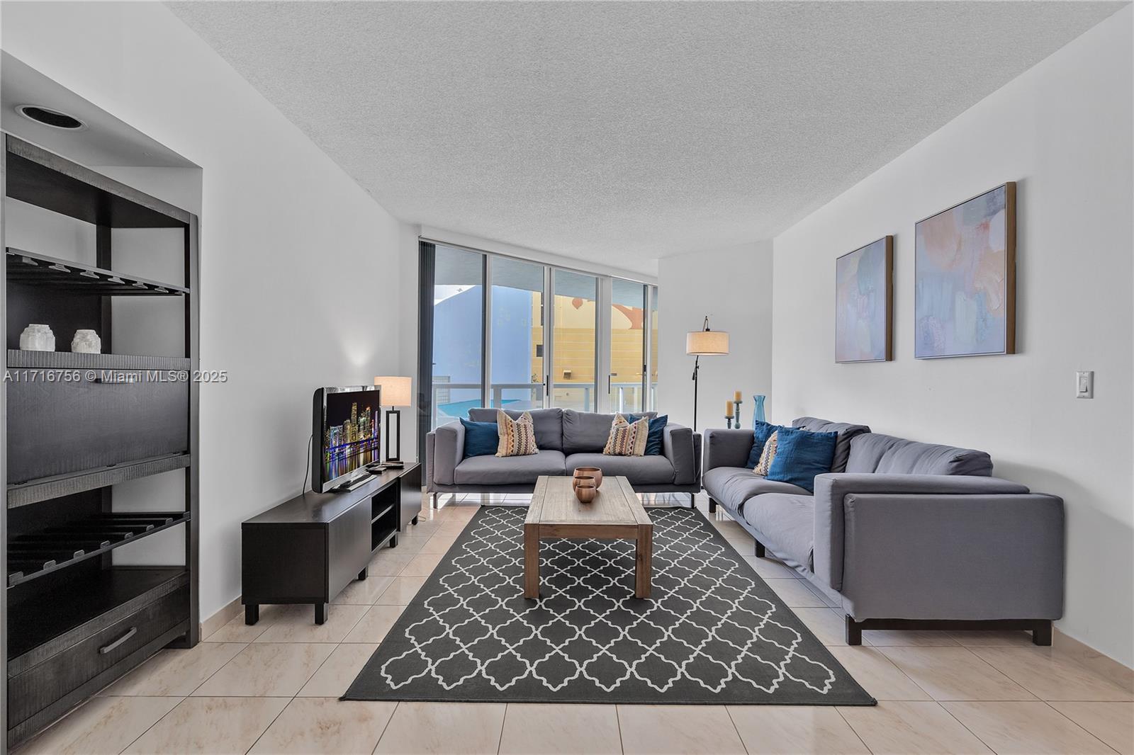 16425 Collins Ave 212
