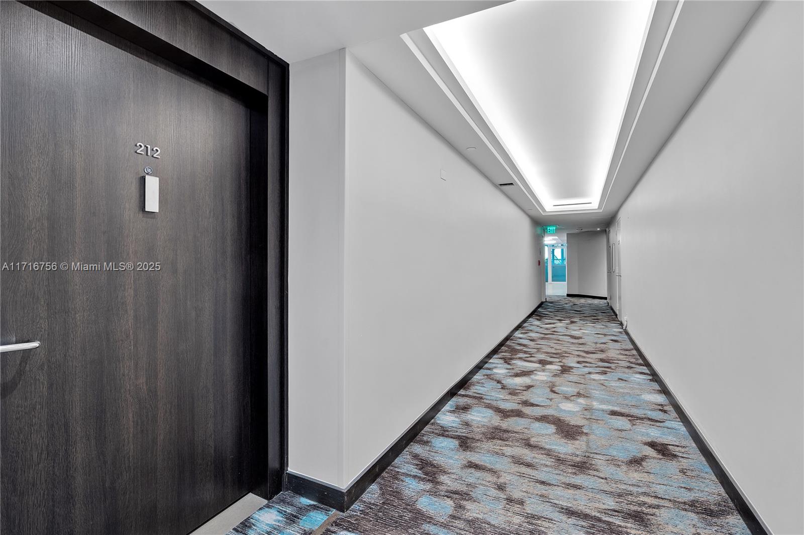 16425 Collins Ave 212
