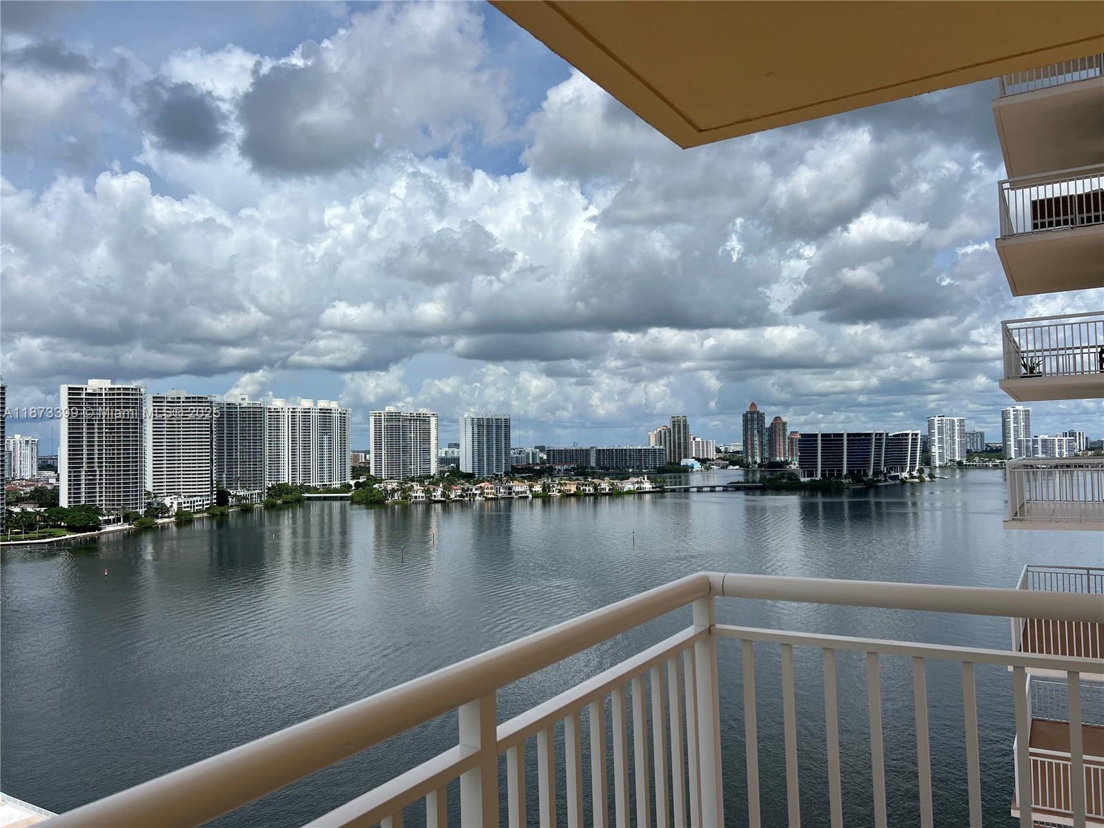 WINSTON TOWERS 200 - Residential