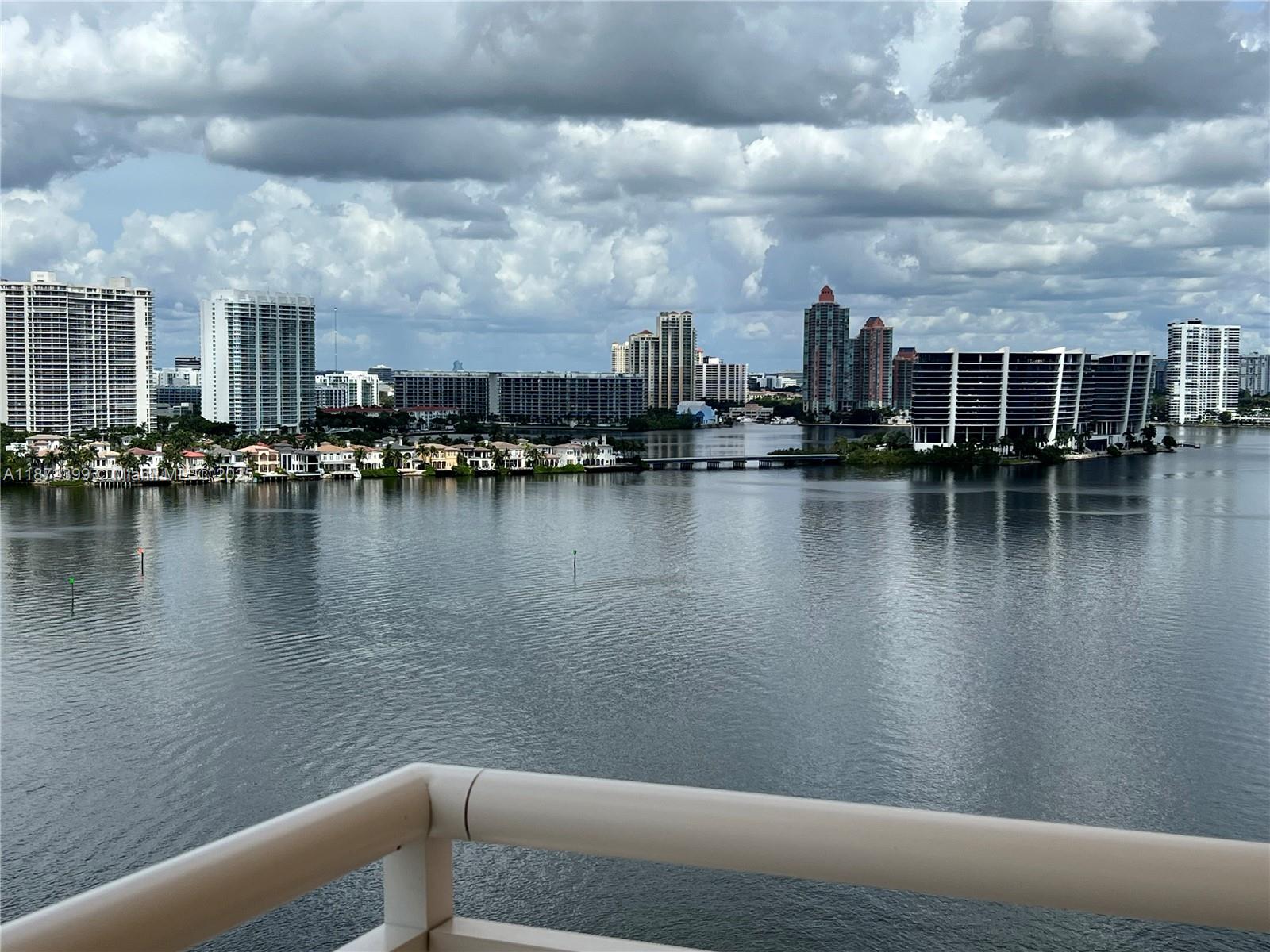 WINSTON TOWERS 200 - Residential