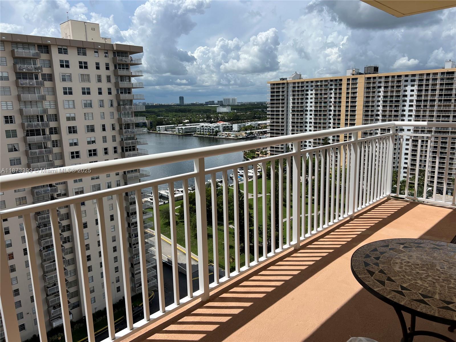 WINSTON TOWERS 200 - Residential