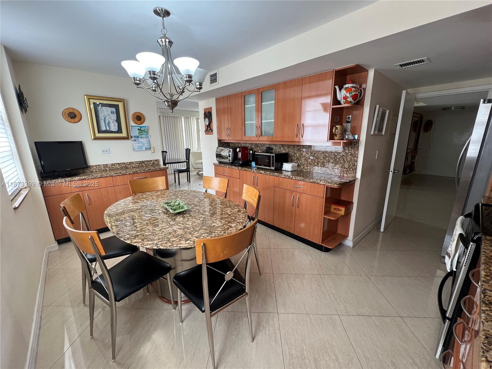 WINSTON TOWERS 200 - Residential