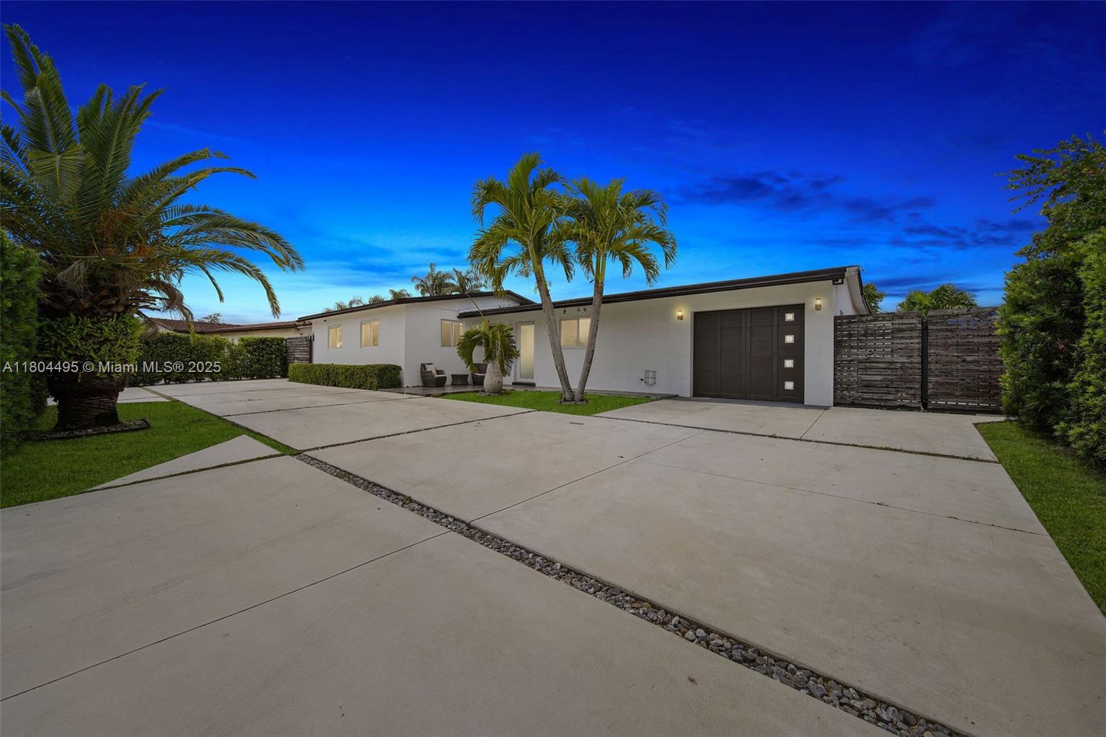 17930 Nw 85th Ave, Hialeah, Miami-Dade County, Florida - 4 Bedrooms  
4 Bathrooms - 