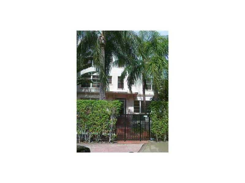 LOCATION !! LOCATION !! LOCATION !! Great furnished Studio 3 blocks from the beach, steps to Espanola Way, Lincoln road. Whole Foods, Restaurants and Shopping. Great unit to live in or for a vacation home. , Pet friendly building. Ready to move in Avai lable 6 month lease. First, last and security deposit to move-in