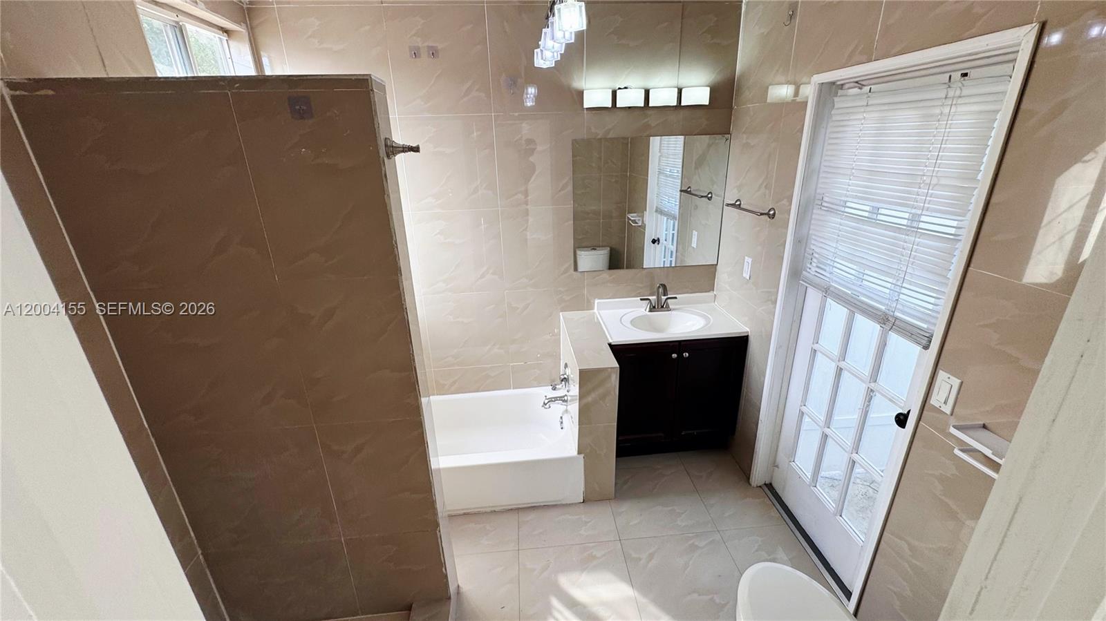 165 NE 162nd St, #B B