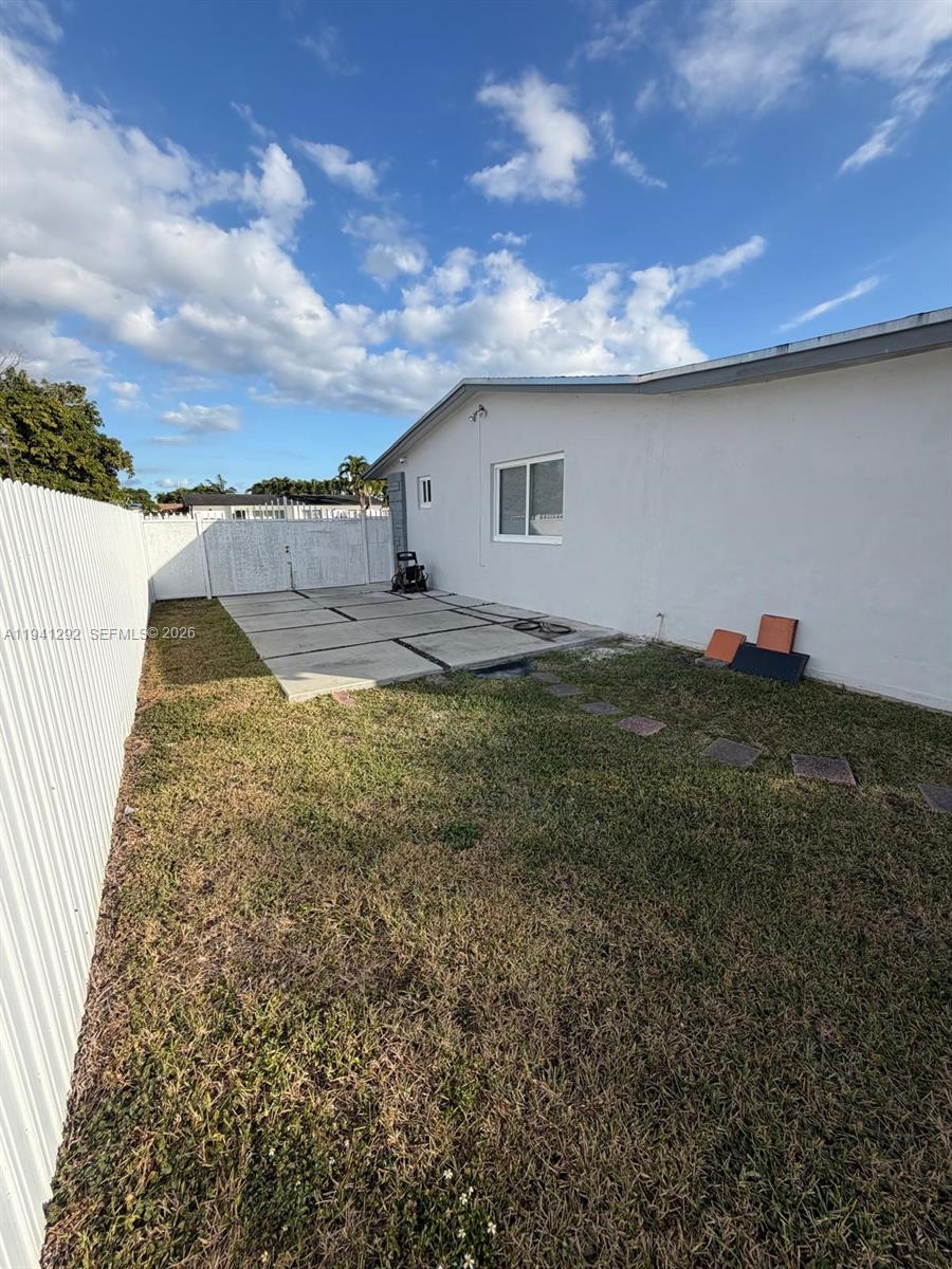 CORAL GARDENS - Residential Lease