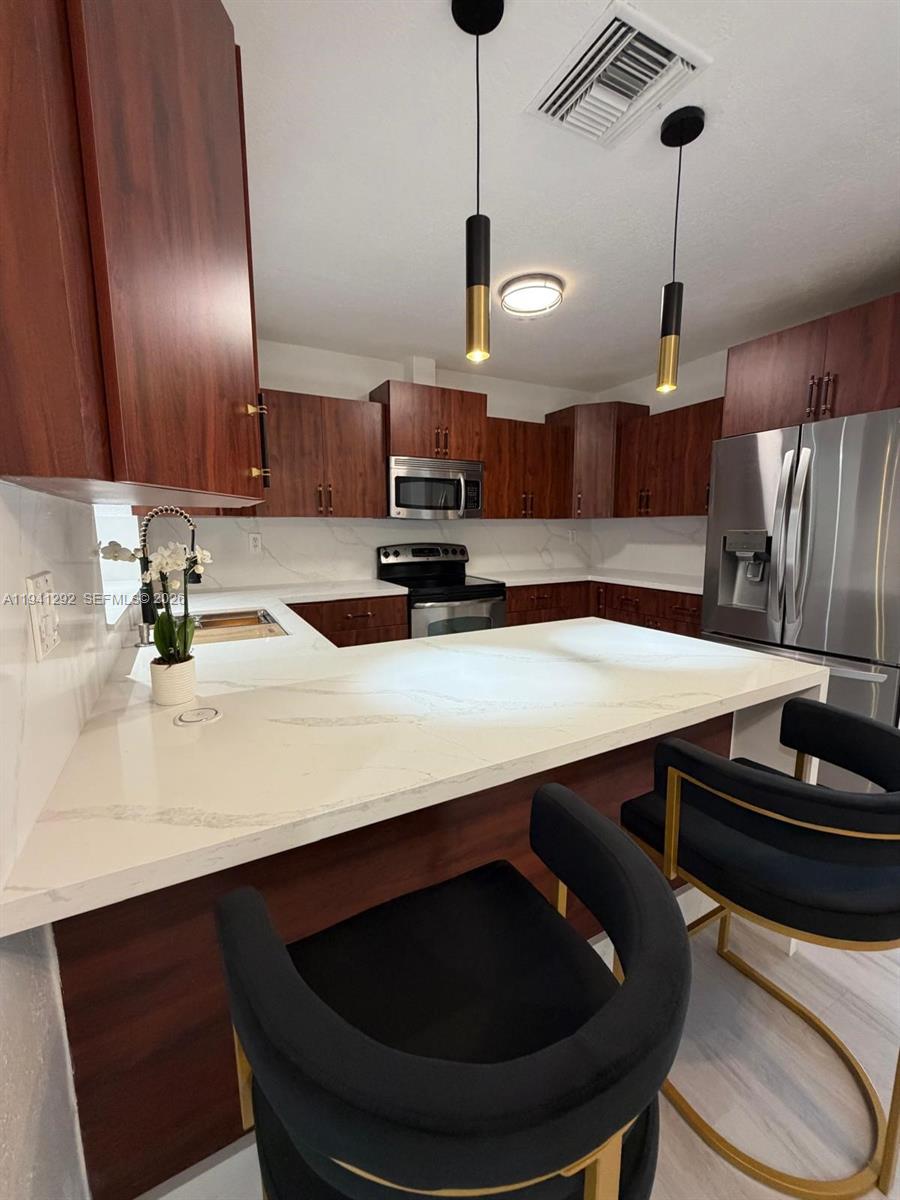 CORAL GARDENS - Residential Lease