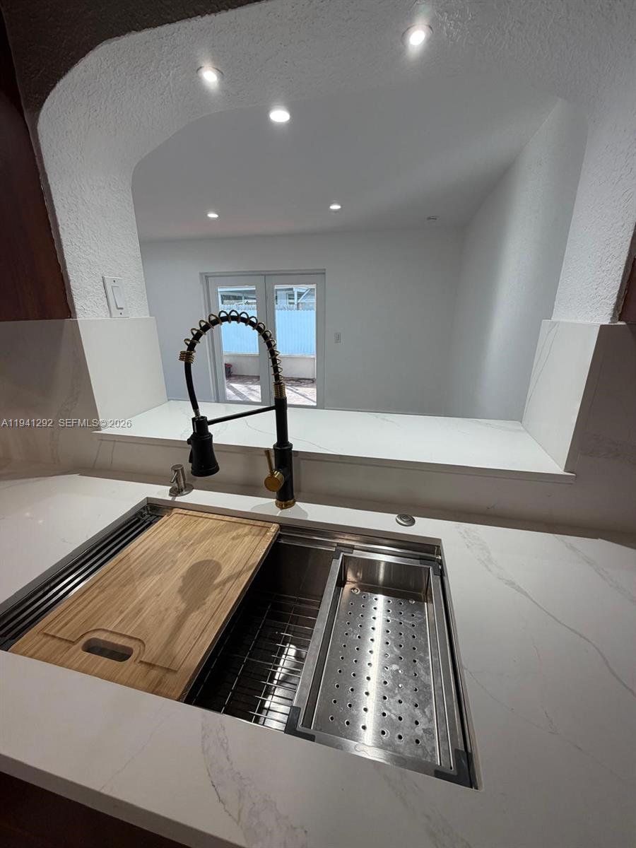 CORAL GARDENS - Residential Lease