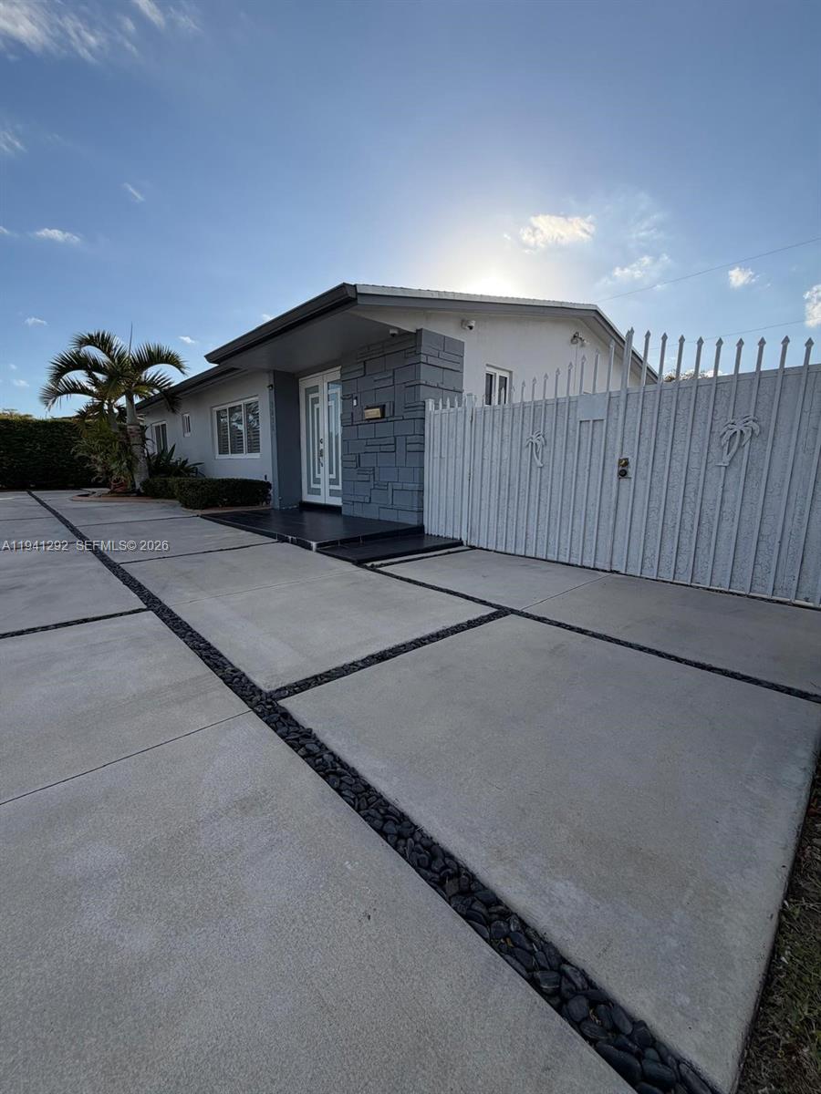 CORAL GARDENS - Residential Lease