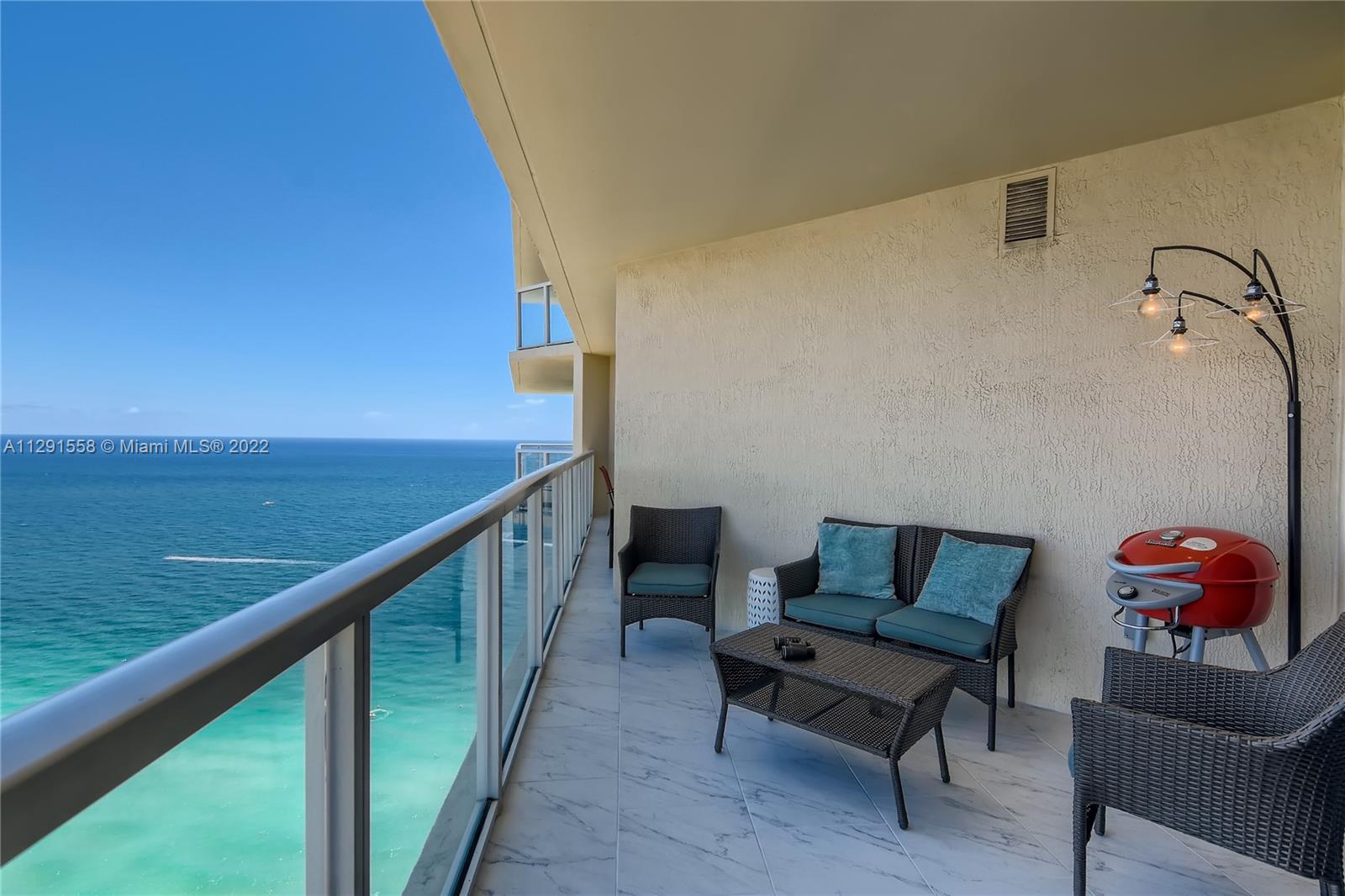 LA PERLA CONDO - Residential Lease