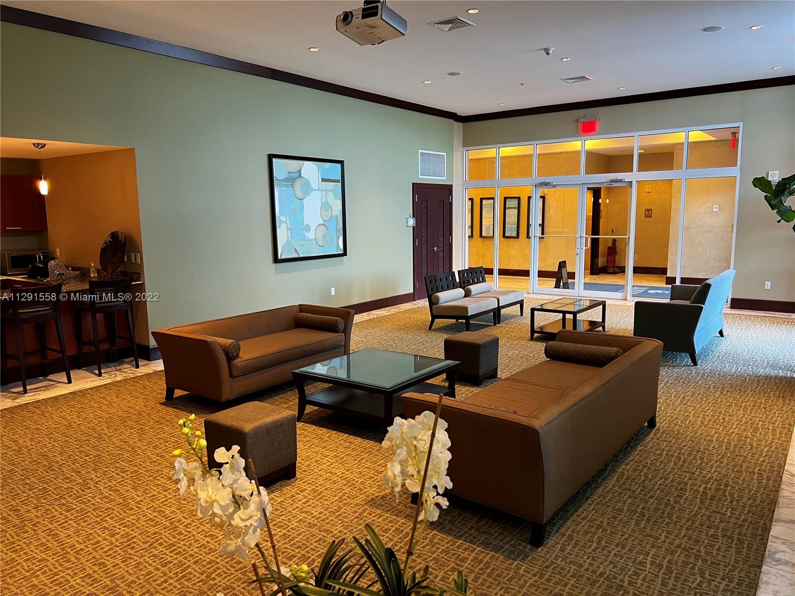 LA PERLA CONDO - Residential Lease