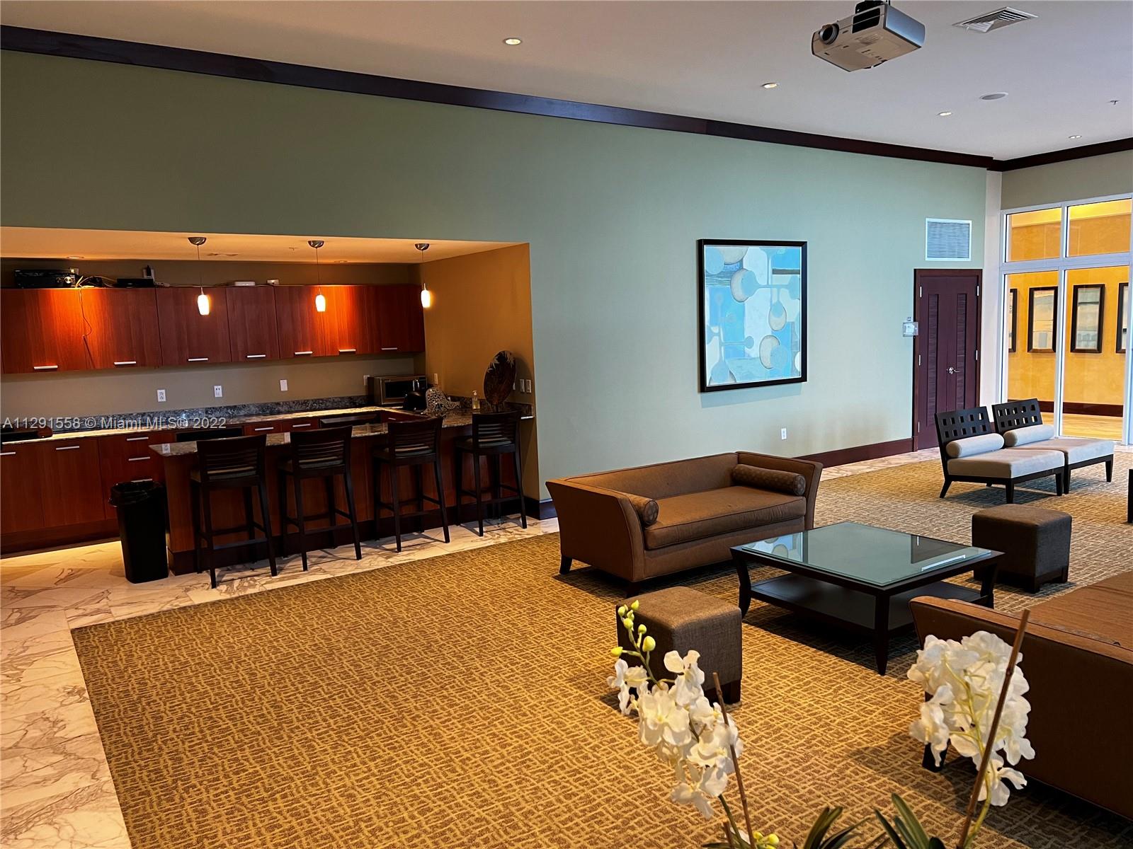 LA PERLA CONDO - Residential Lease