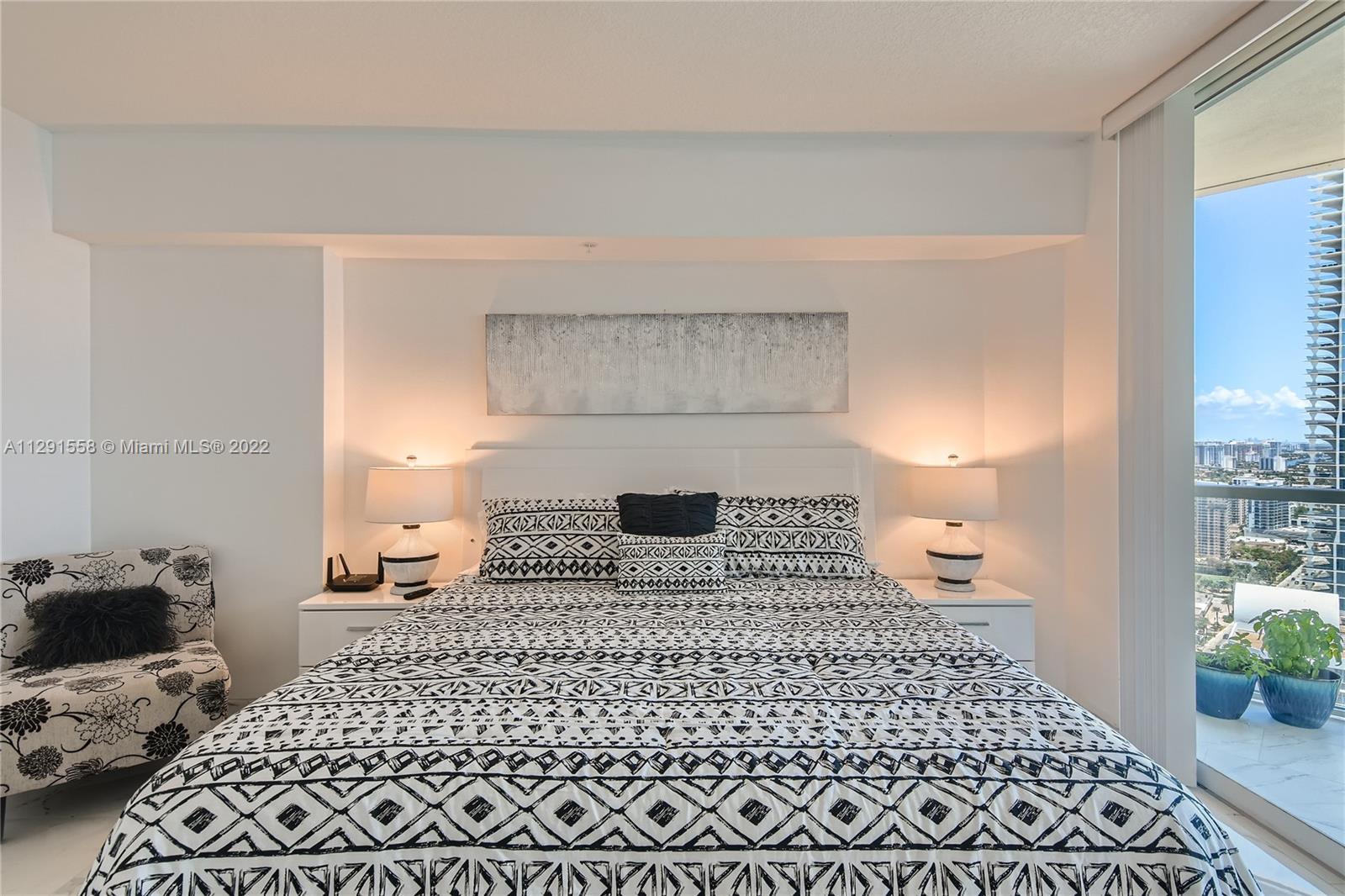 LA PERLA CONDO - Residential Lease