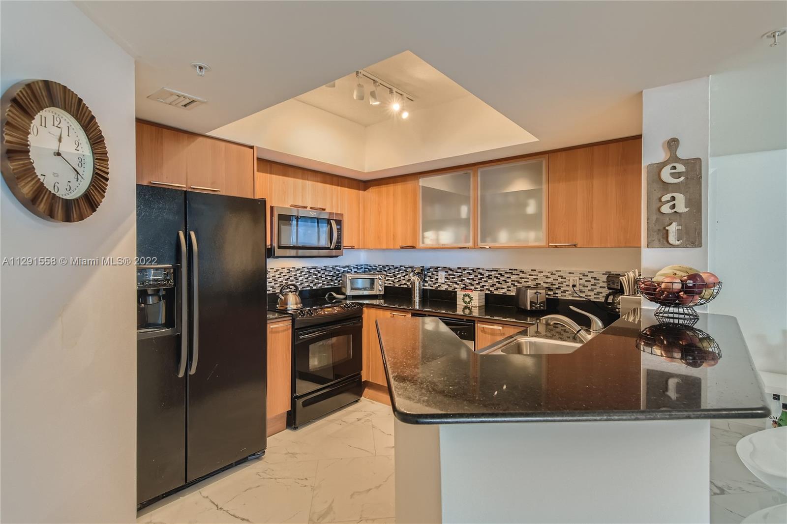 LA PERLA CONDO - Residential Lease