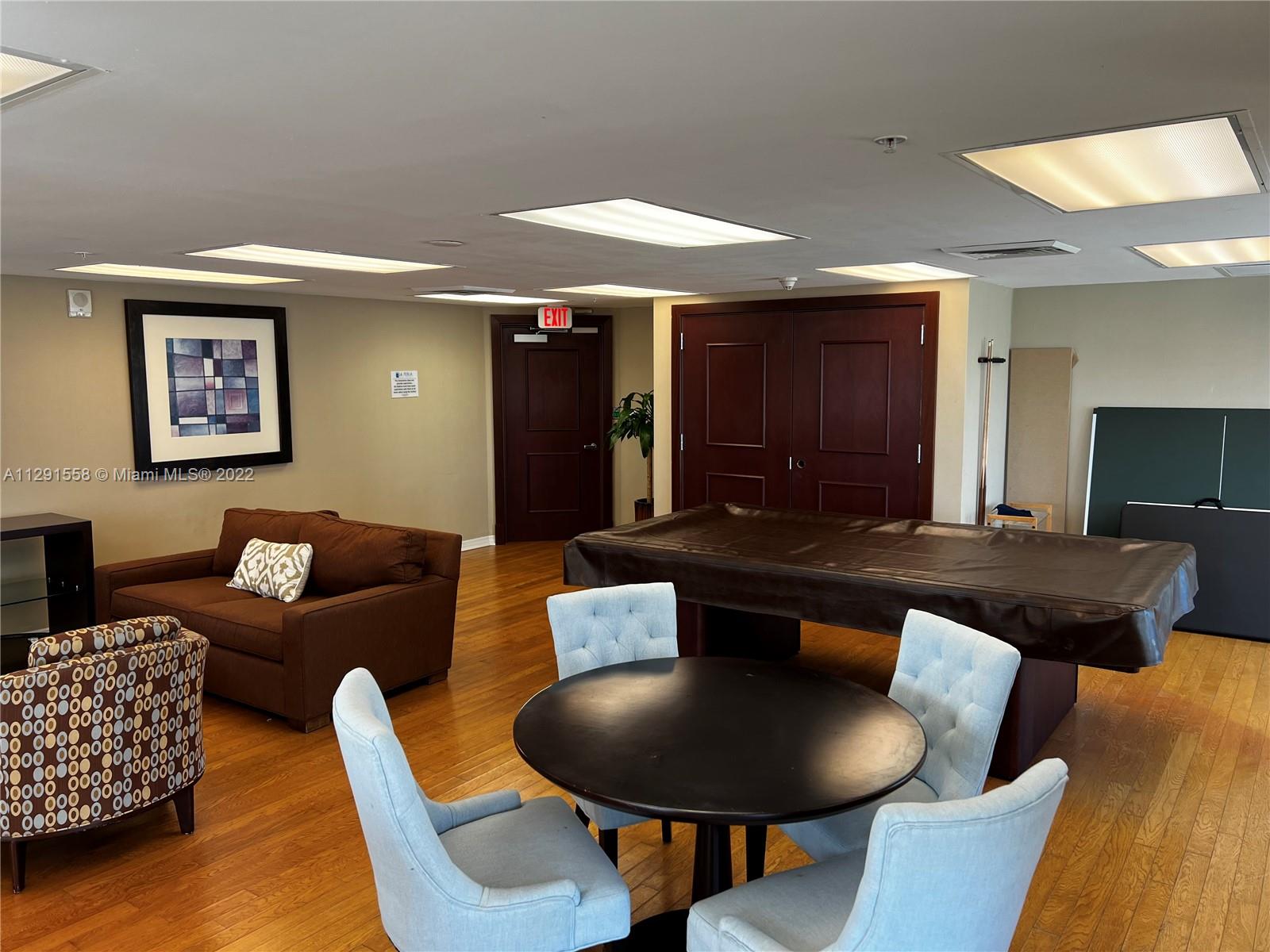 LA PERLA CONDO - Residential Lease