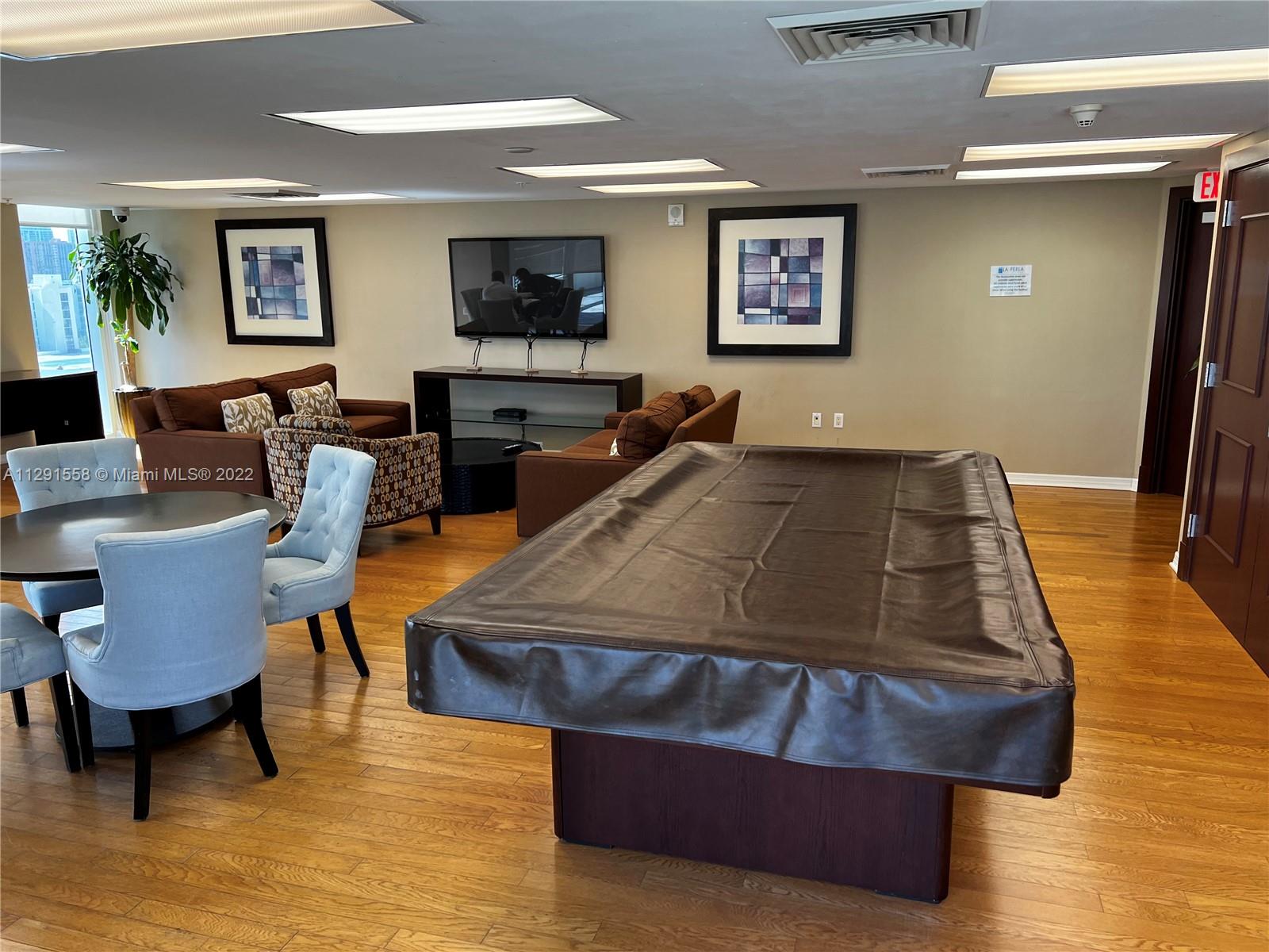 LA PERLA CONDO - Residential Lease