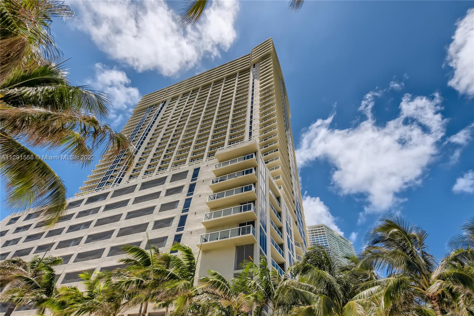 LA PERLA CONDO - Residential Lease