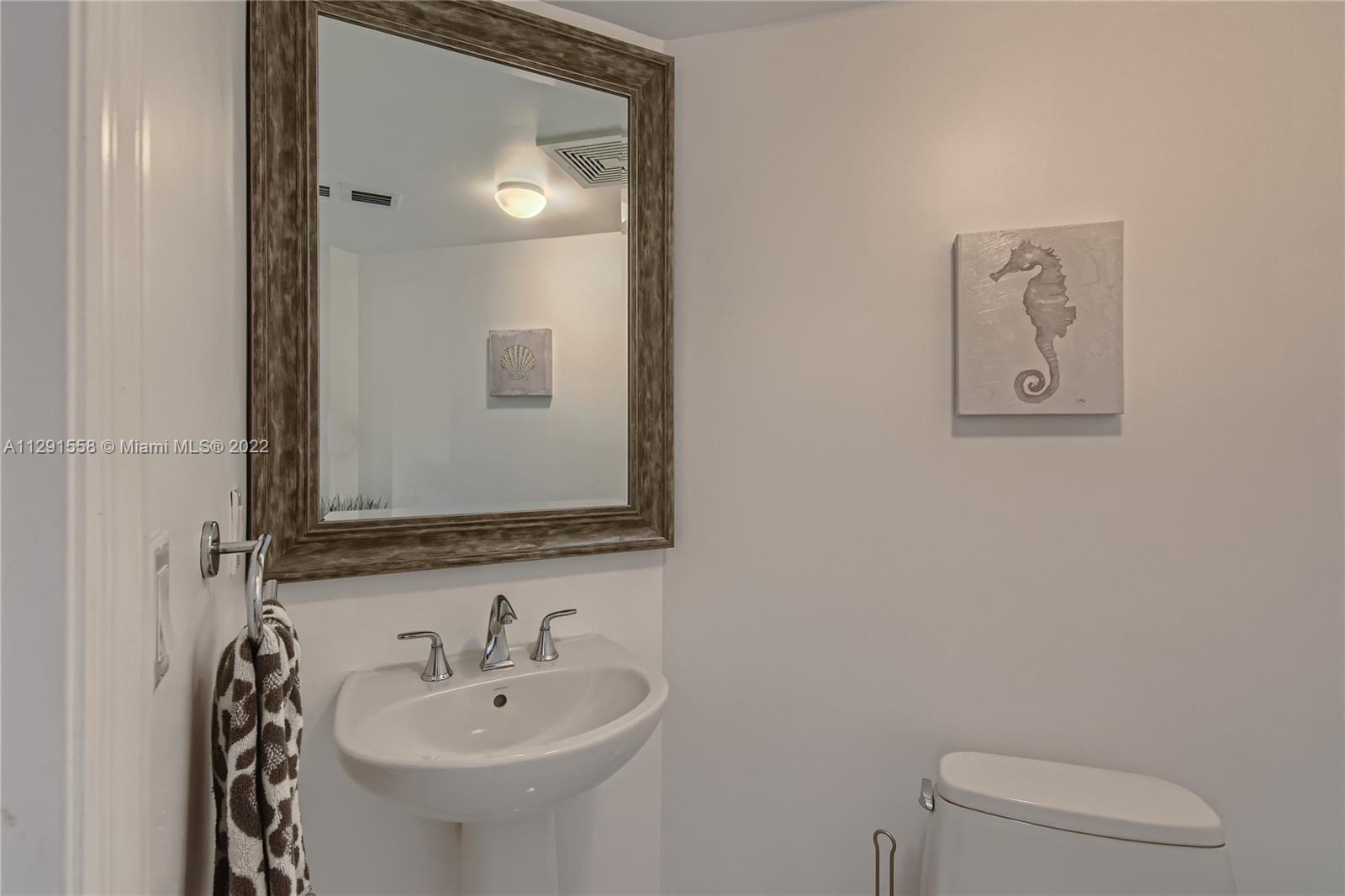 LA PERLA CONDO - Residential Lease