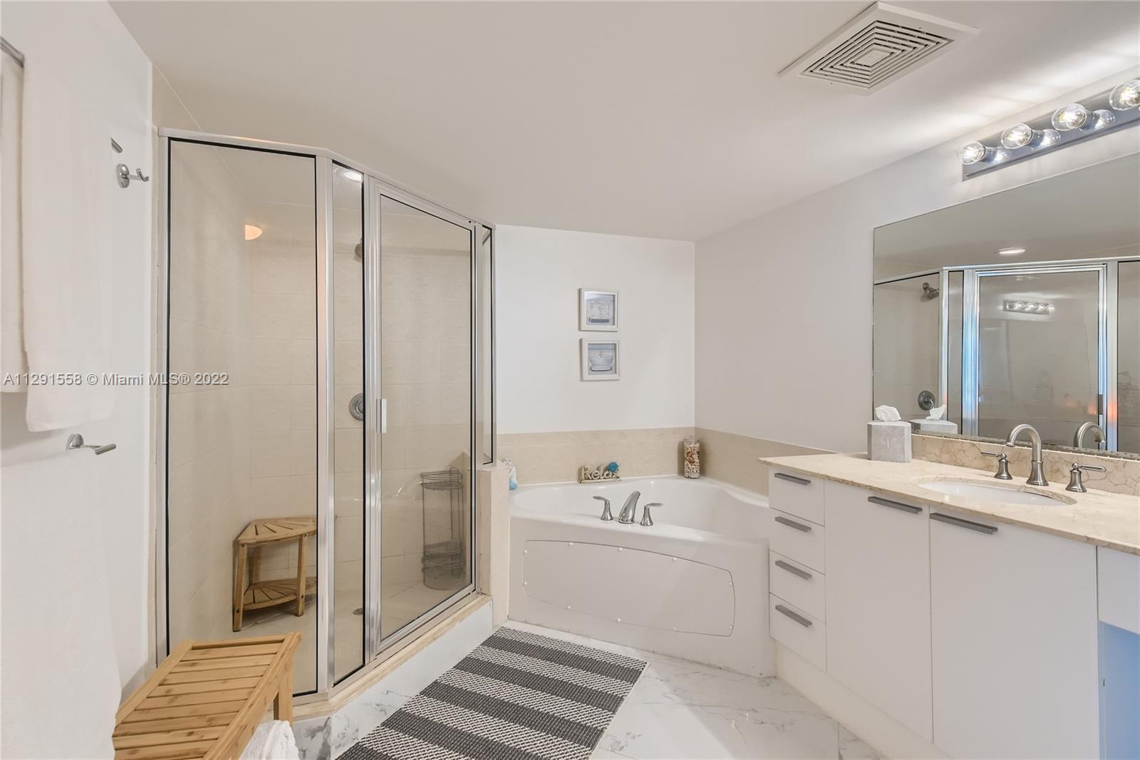 LA PERLA CONDO - Residential Lease