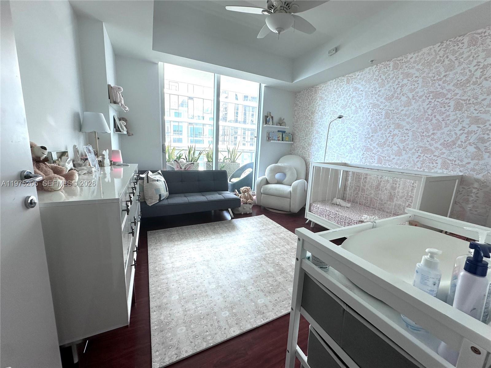 MET 1 CONDO - Residential