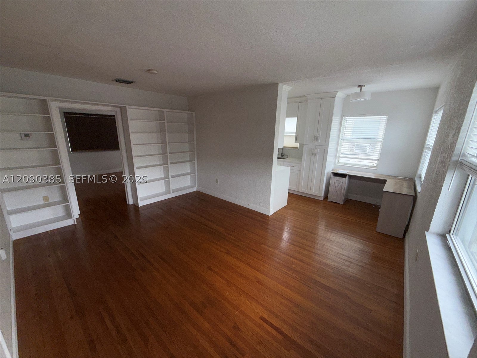 210 Mendoza Ave 6