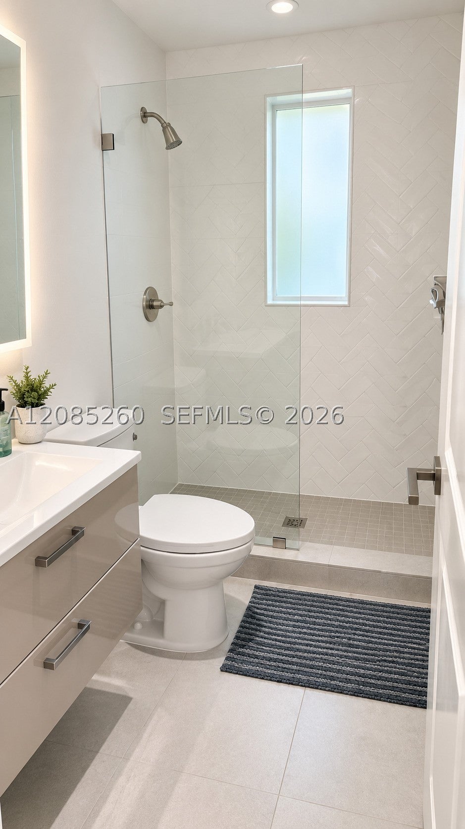 245 NE 33rd St 103
