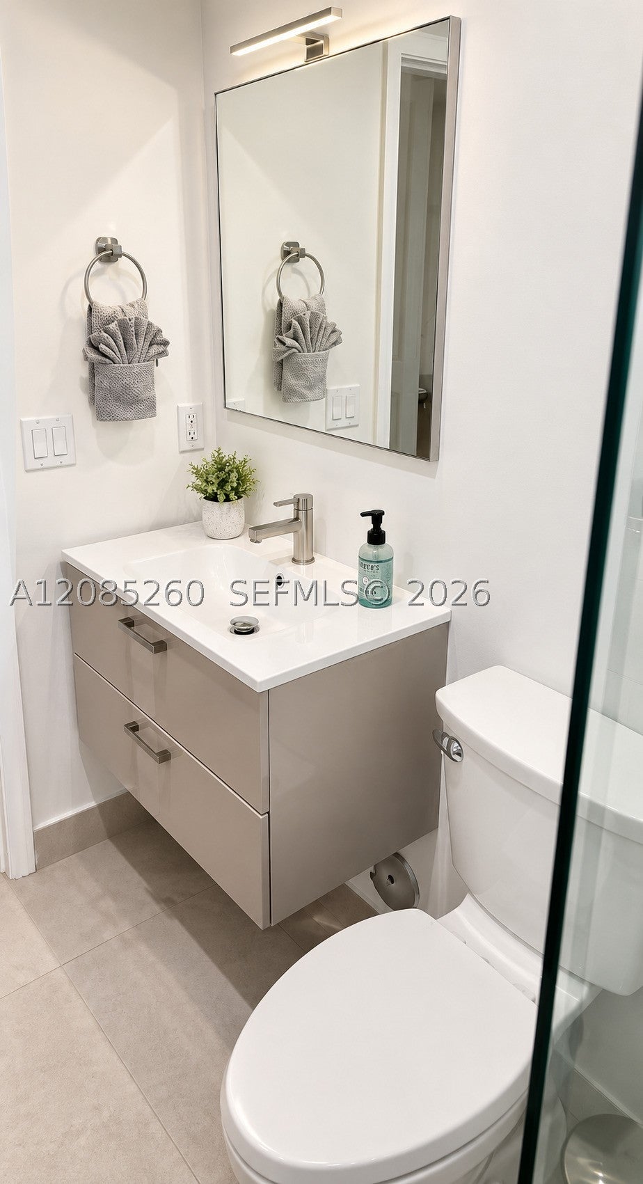 245 NE 33rd St 103