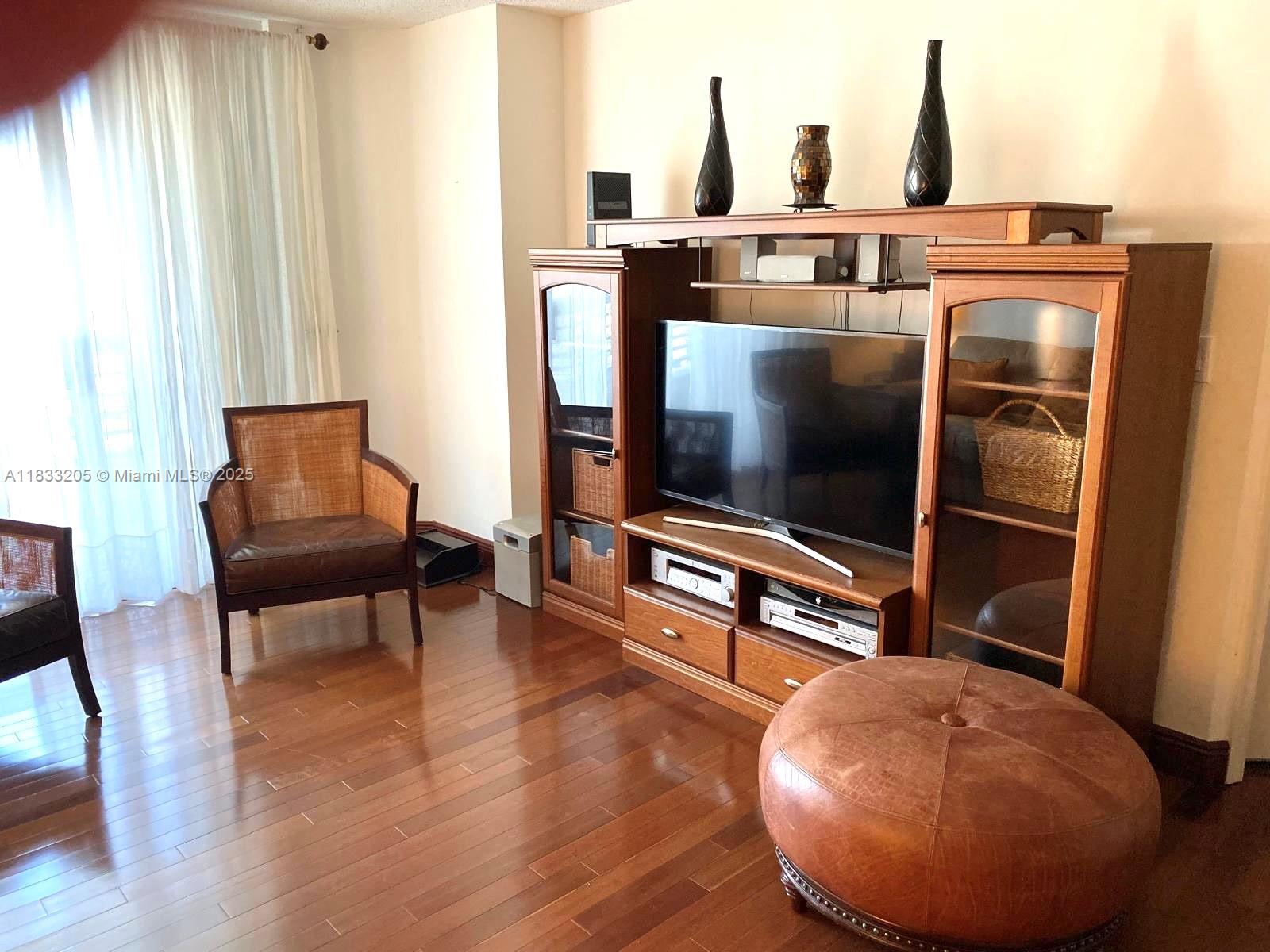 MYSTIC POINTE TOWER 500 C - Residential