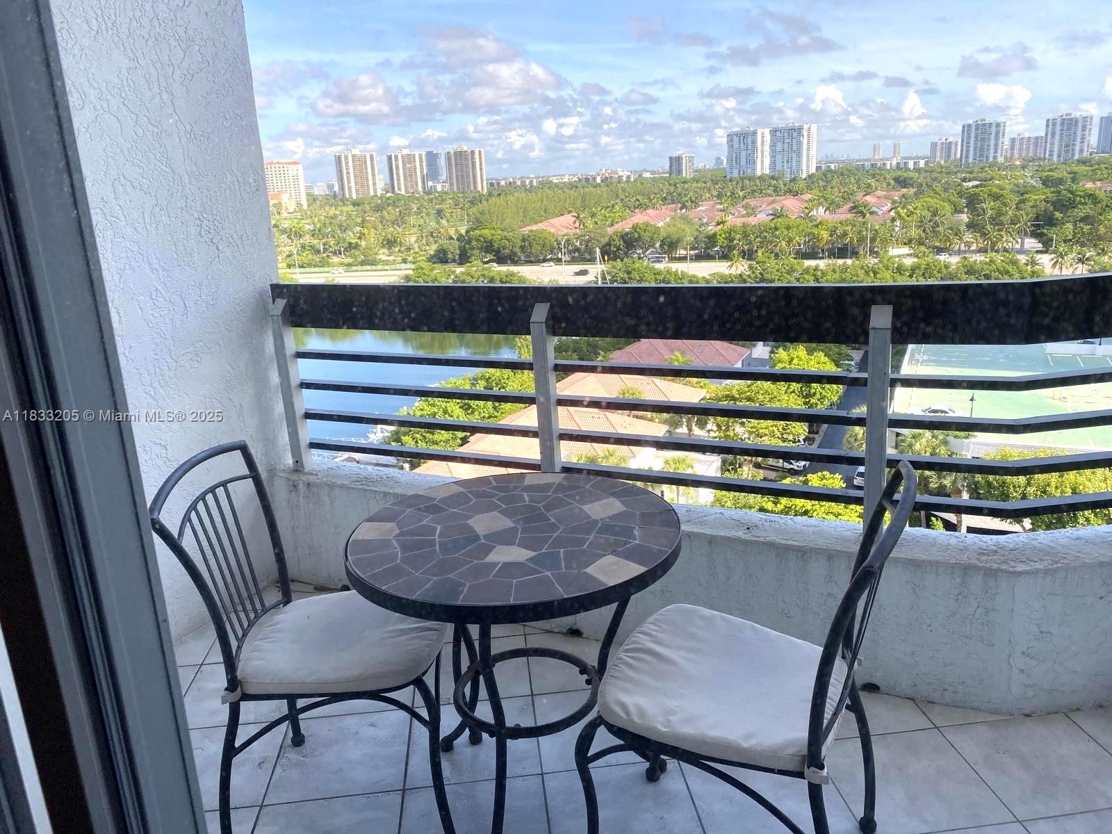 MYSTIC POINTE TOWER 500 C - Residential