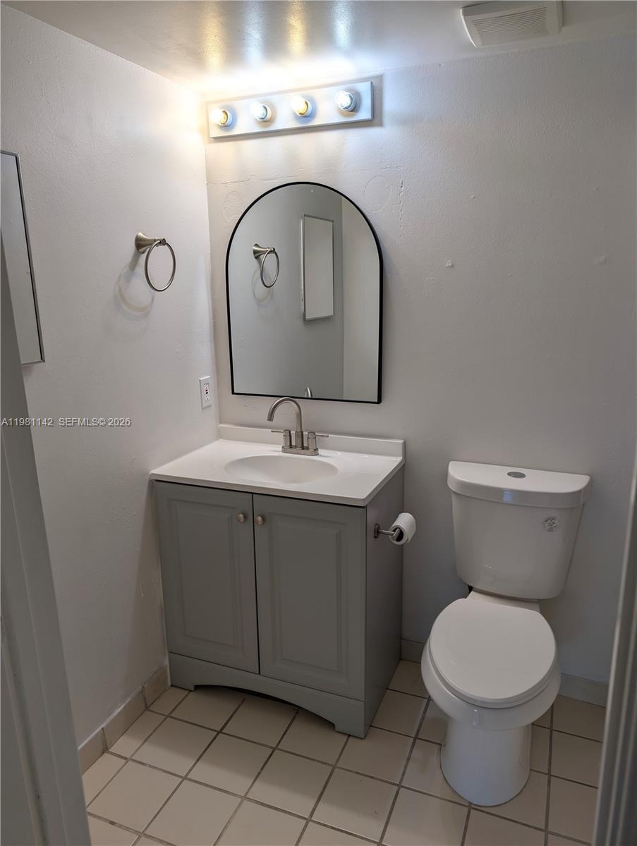 LAKEWOOD AT EMERALD HILLS - Residential Lease