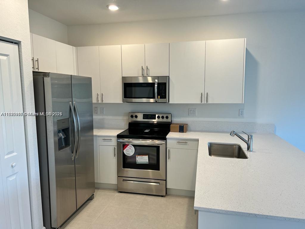2633 SE 10th St .