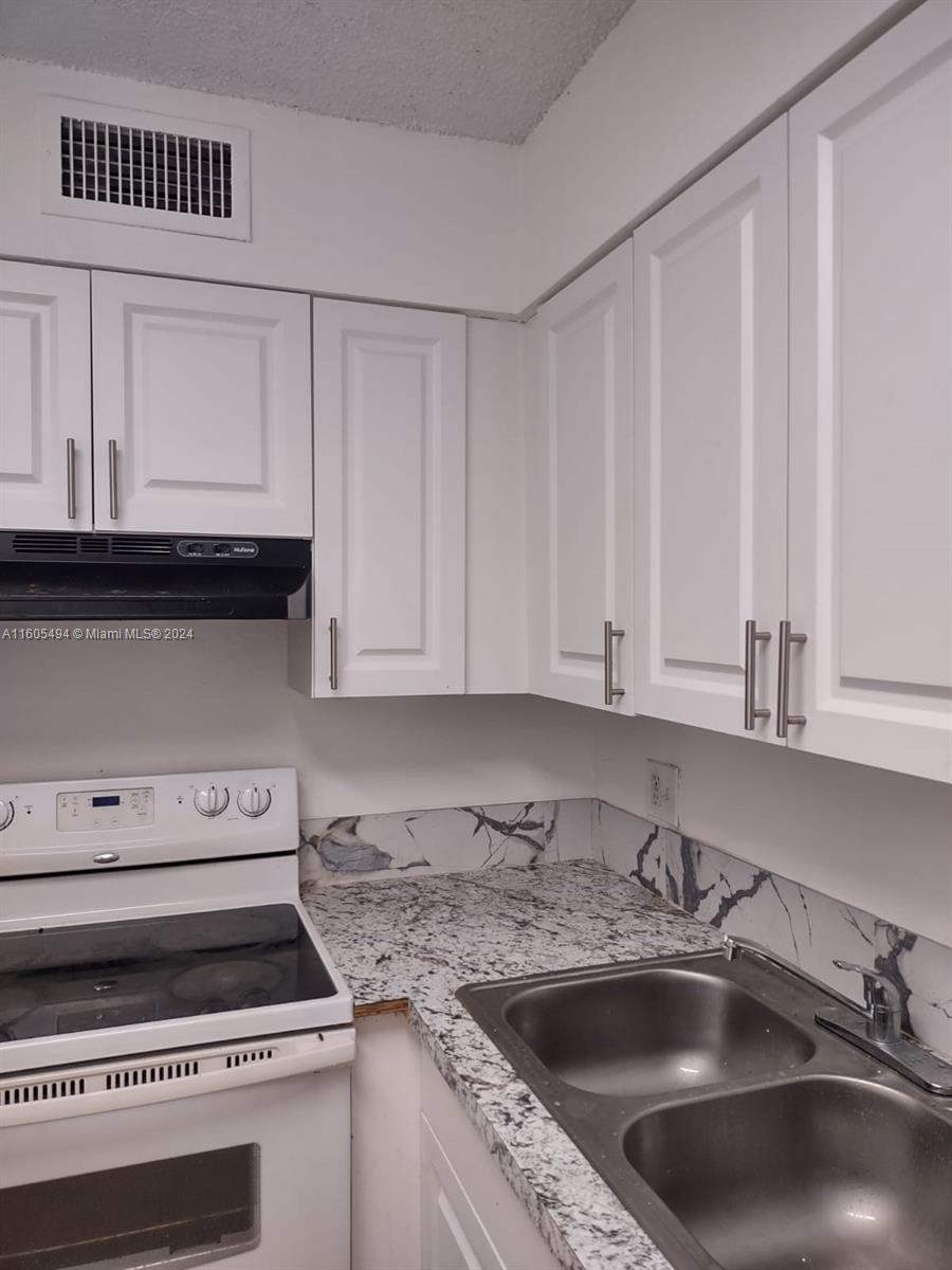 LAKE POINTE CONDO - Residential Lease