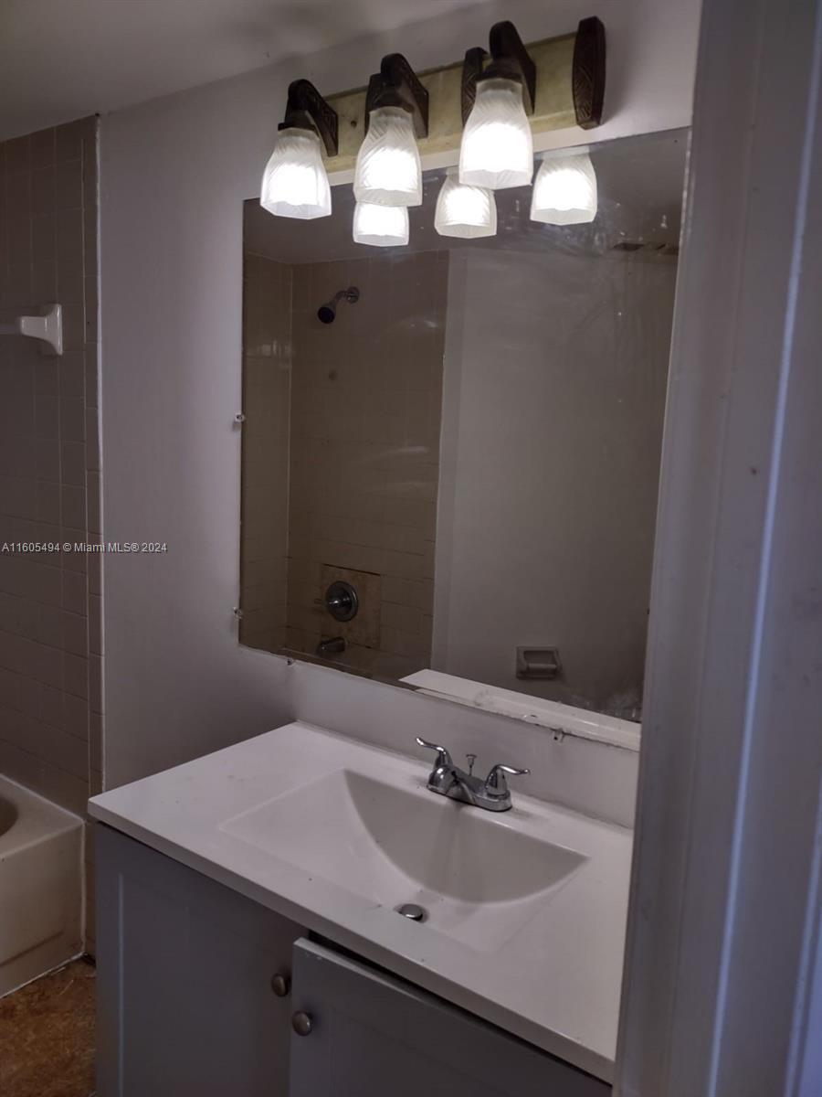 LAKE POINTE CONDO - Residential Lease