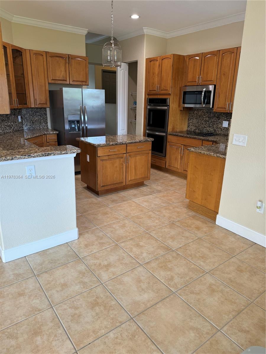 VALENCIA ACRES - Residential Lease