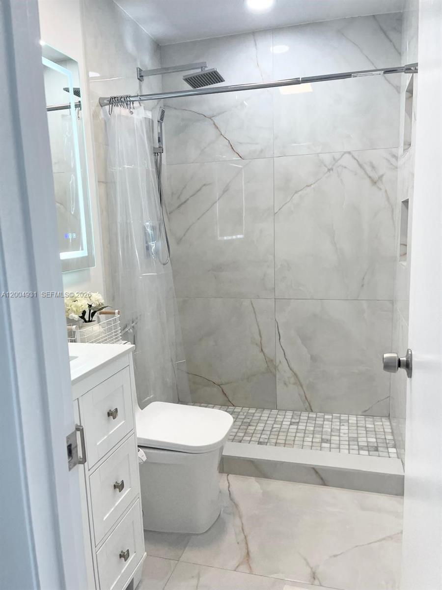 OAKRIDGE S CONDO - Residential