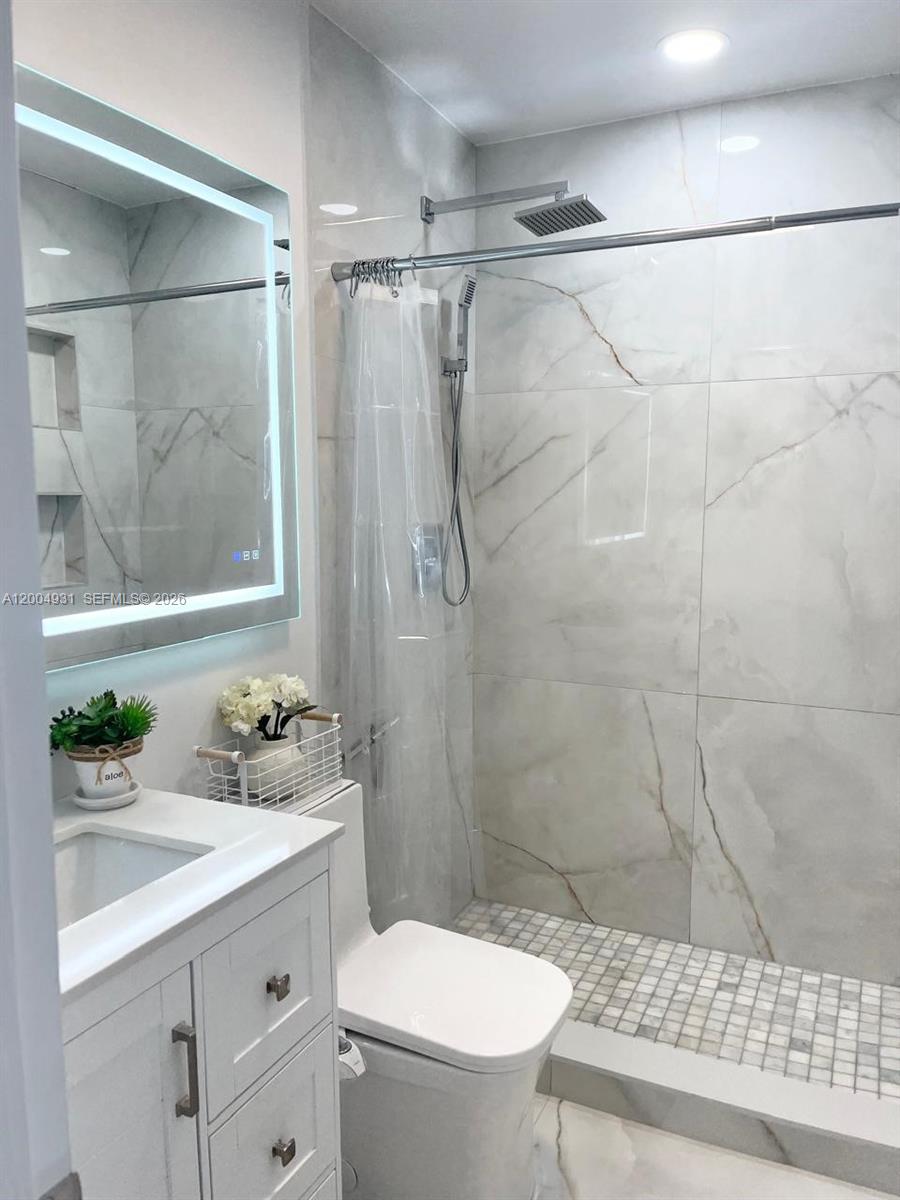 OAKRIDGE S CONDO - Residential