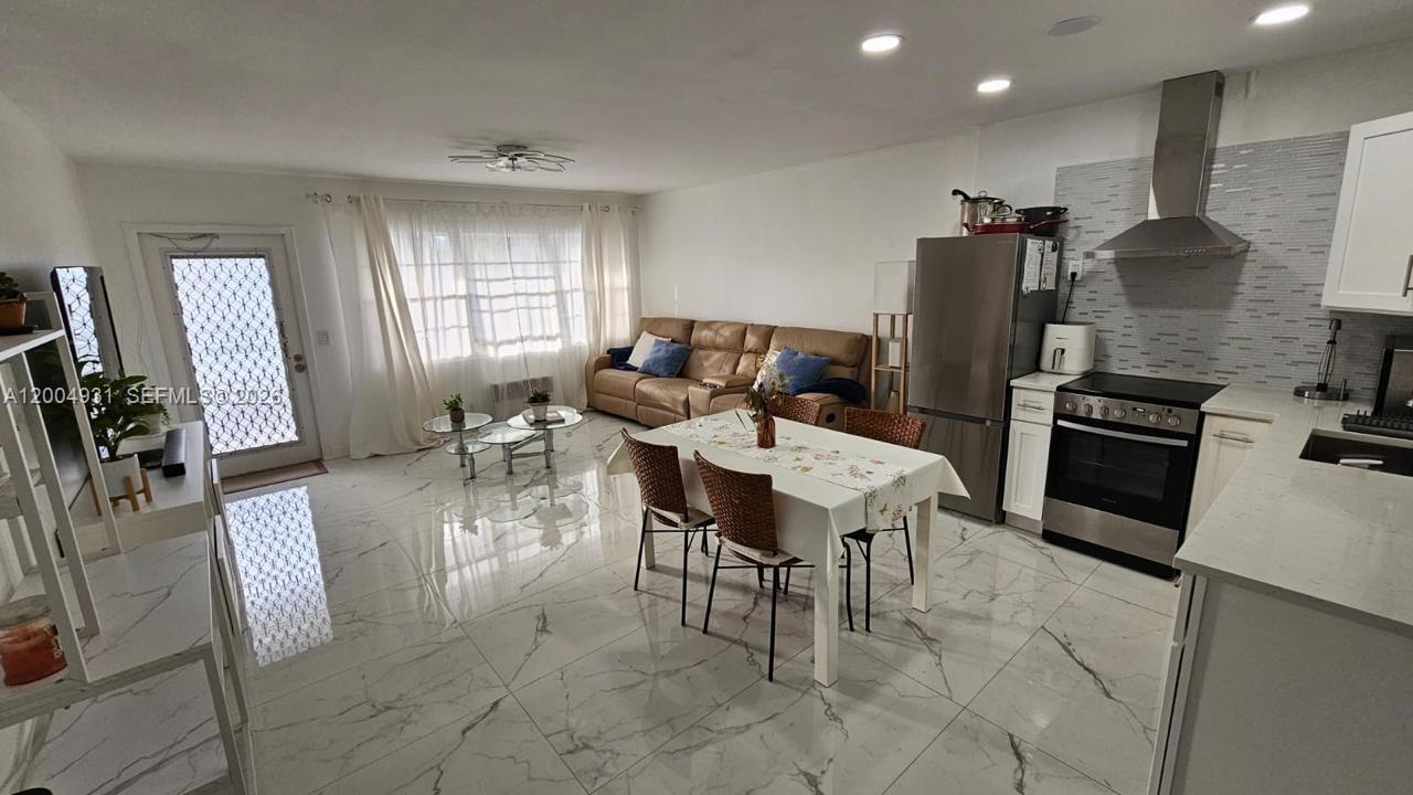 OAKRIDGE S CONDO - Residential