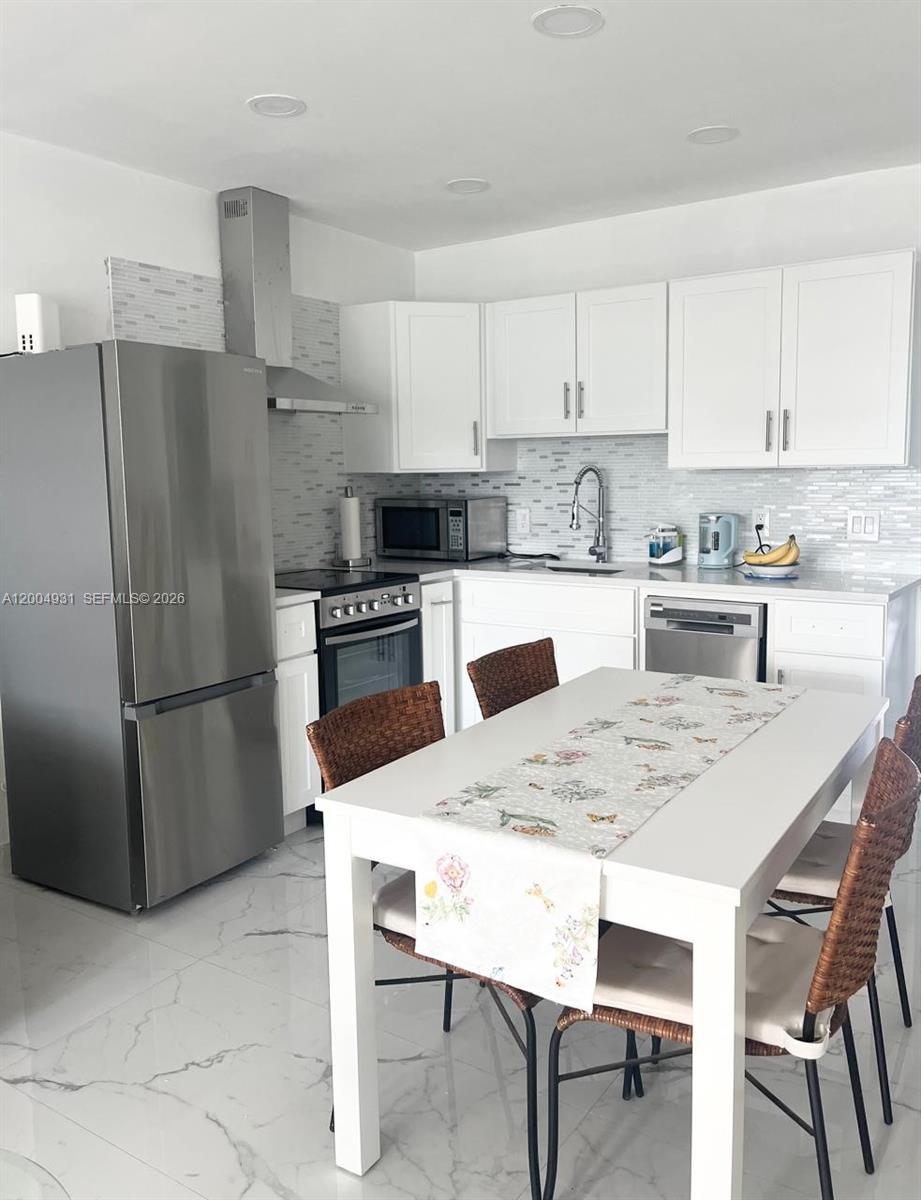 OAKRIDGE S CONDO - Residential