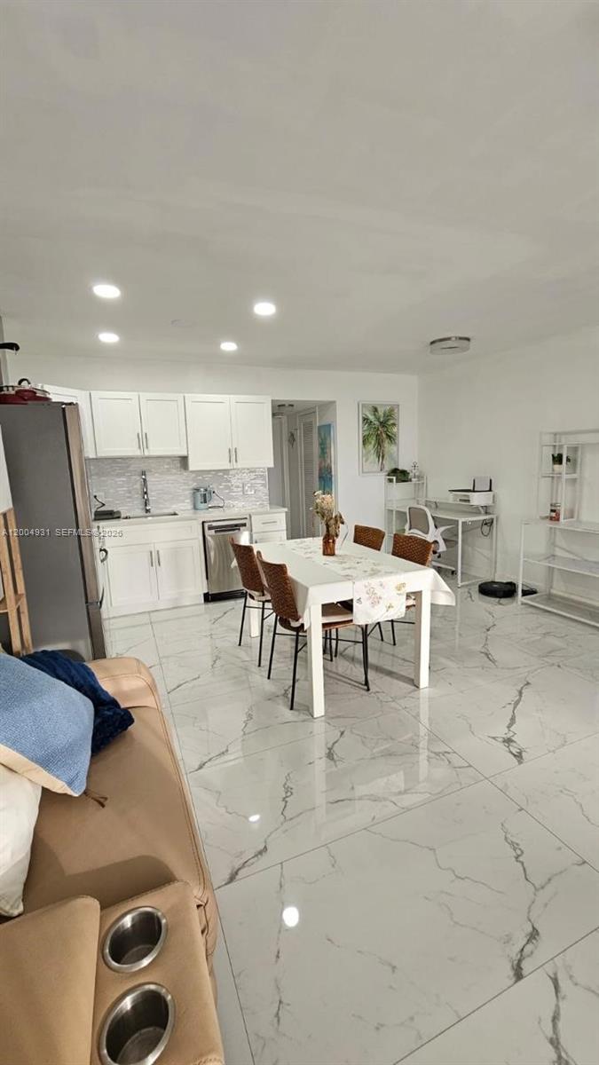 OAKRIDGE S CONDO - Residential