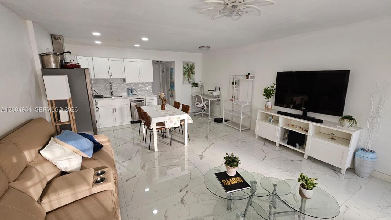 OAKRIDGE S CONDO - Residential