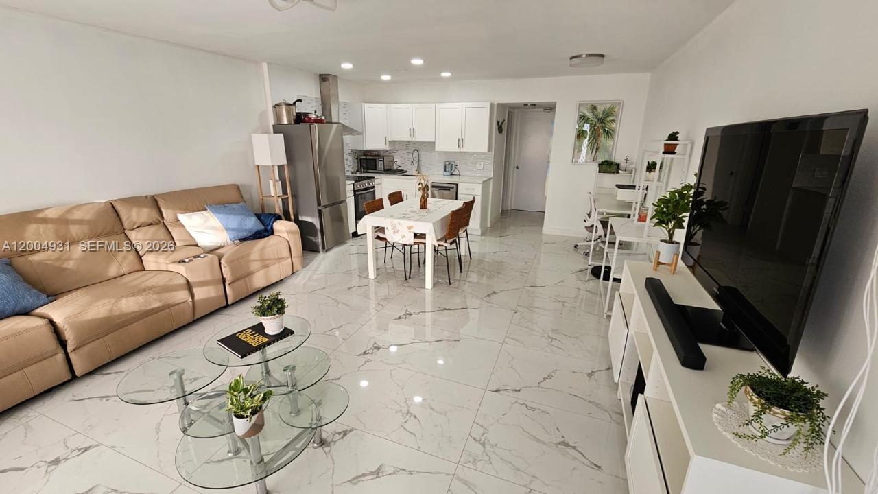 OAKRIDGE S CONDO - Residential