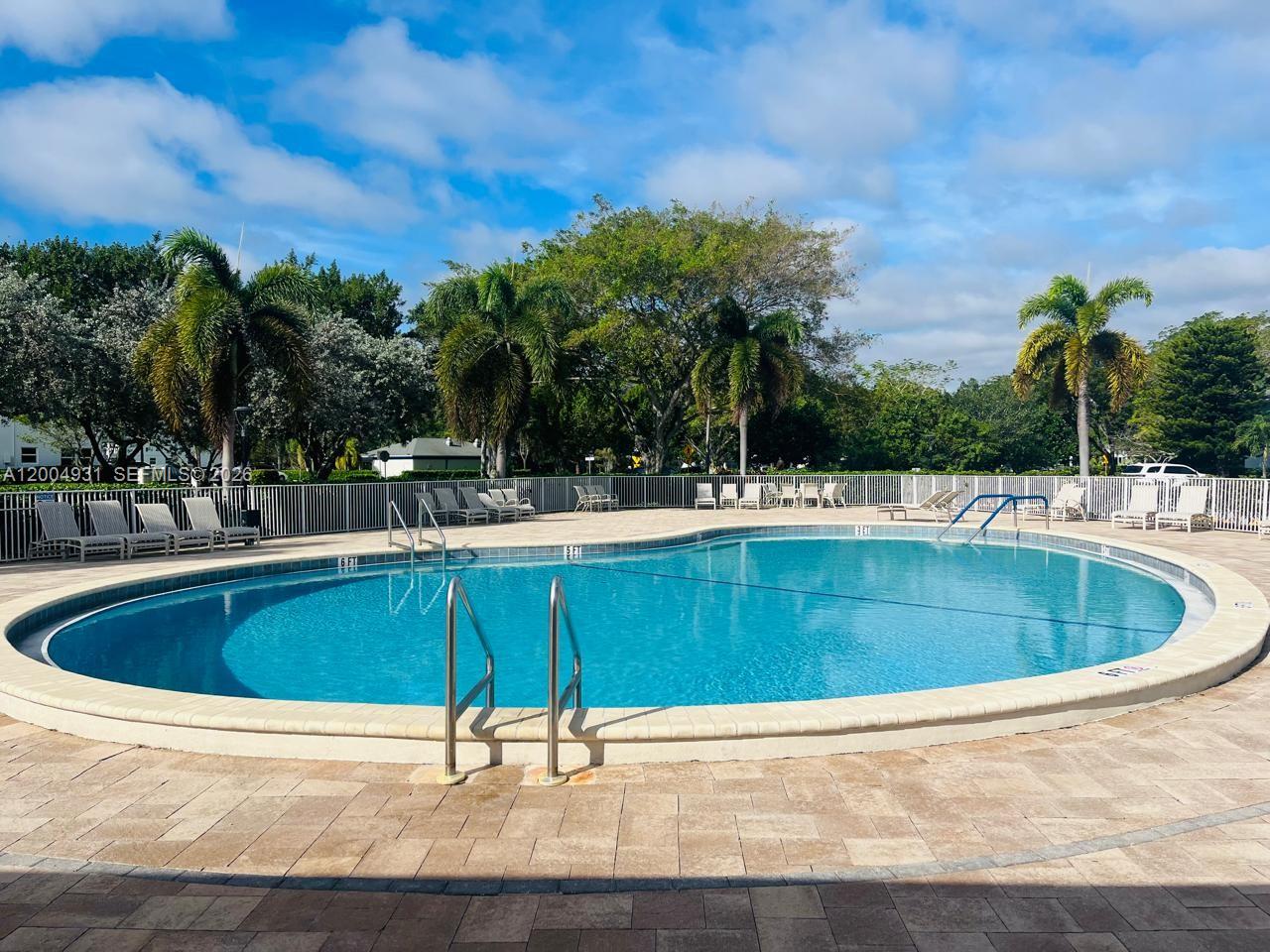 OAKRIDGE S CONDO - Residential