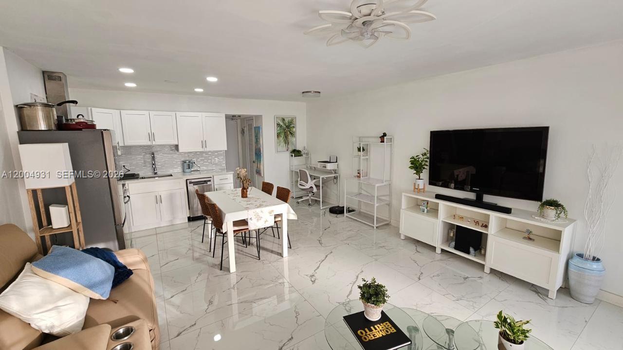 OAKRIDGE S CONDO - Residential